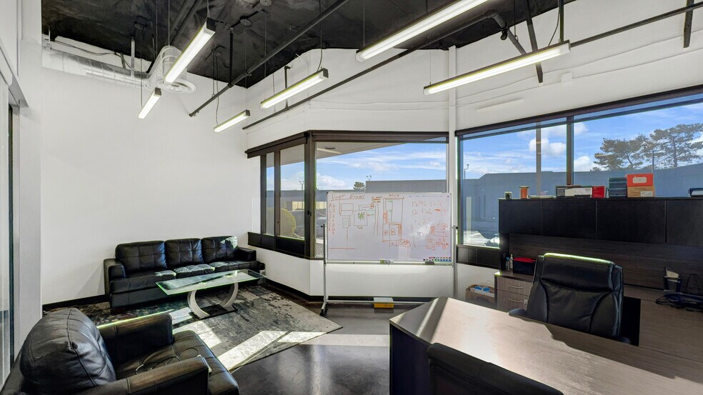 More Photos Of 5 Longevity Dr, Henderson Light Manufacturing For Sale