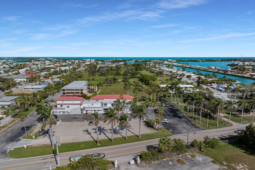 More Photos Of 700 Ocean Dr, Key Colony Beach Restaurant For Sale