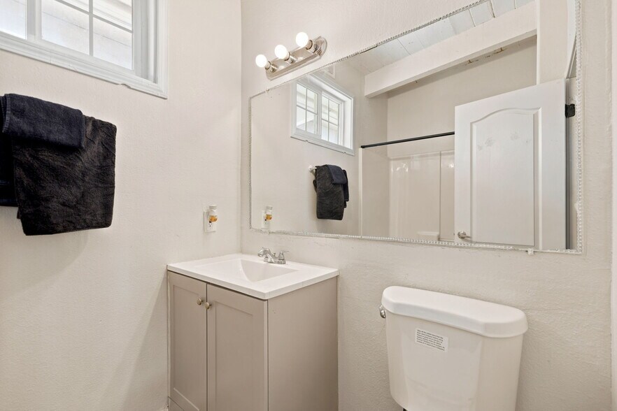 More Photos Of 4930 W County Rd, Dunnigan Hotel For Sale