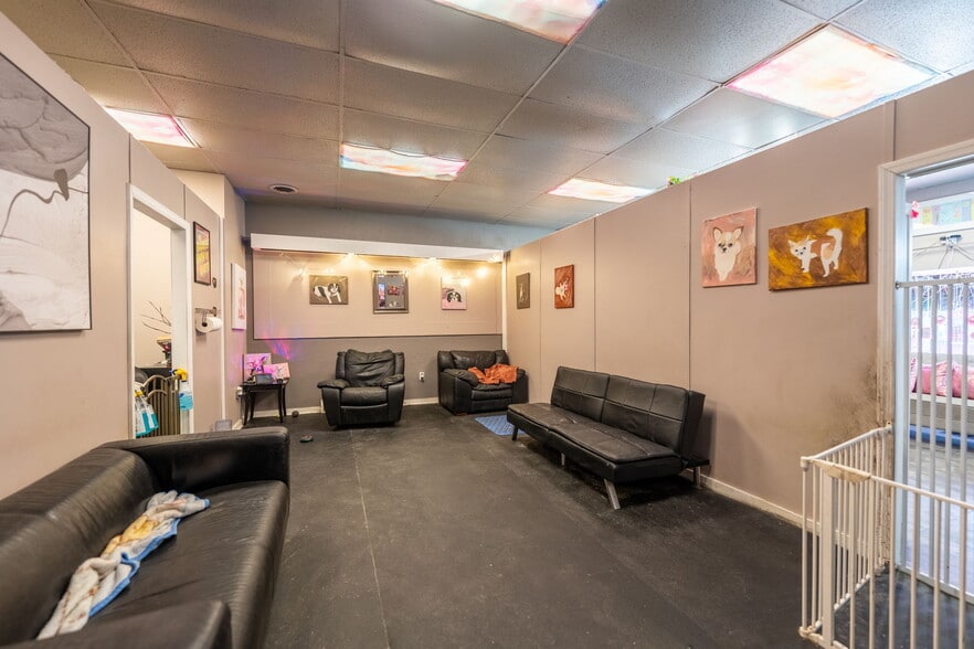 More Photos Of 733-735 Allegheny River Blvd, Verona Storefront For Sale