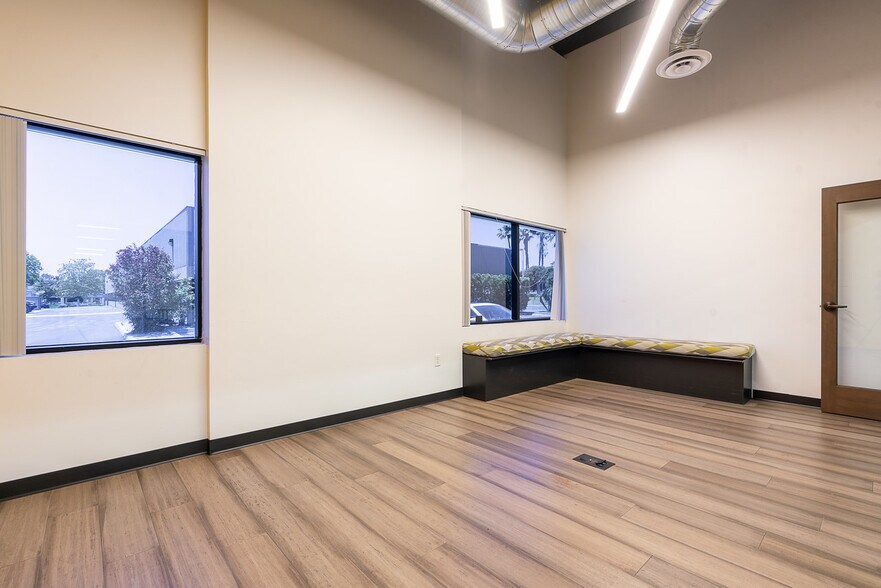 More Photos Of 6675 Mesa Ridge Rd, San Diego Office For Lease
