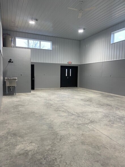More Photos Of 25 Industrial Tract, Hudson Warehouse For Lease