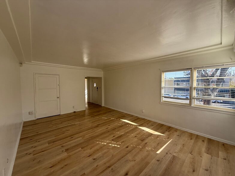 More Photos Of 4343 Laurel Canyon Blvd, Studio City Office For Lease