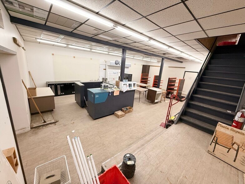 More Photos Of 13080 Cambridge Springs Rd, Edinboro Freestanding For Sale