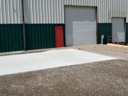 More Photos Of 1535 NW 36th St, Newton Distribution For Lease