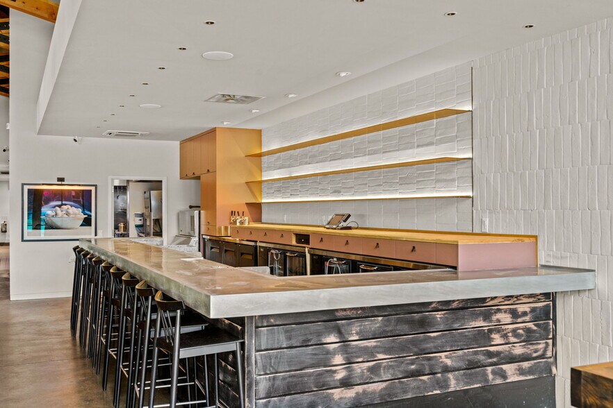 More Photos Of 2708 E Cesar Chavez St, Austin Restaurant For Sale