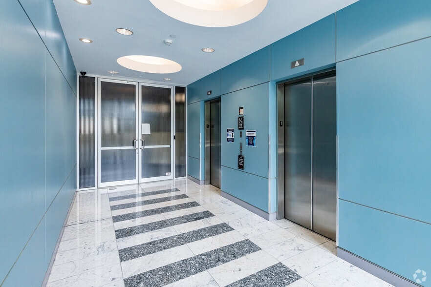 More Photos Of 15550 Lightwave Dr, Clearwater Office For Lease