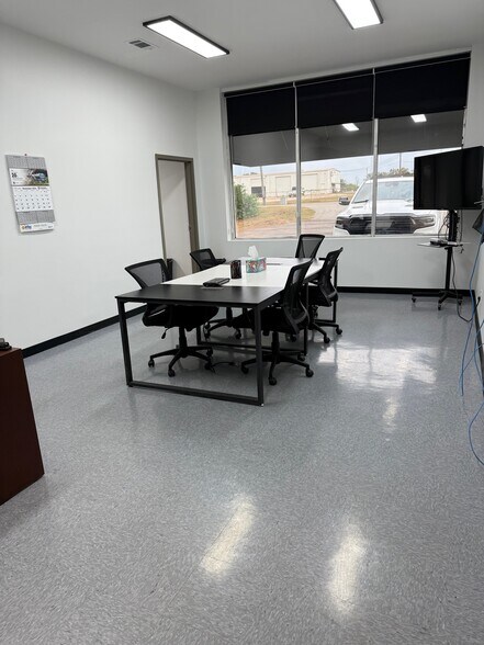 More Photos Of 2540 Leroy Stevens Rd, Mobile Light Manufacturing For Lease