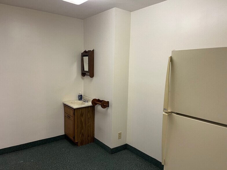 More Photos Of 6942 State Route 44, Ravenna Medical For Sale