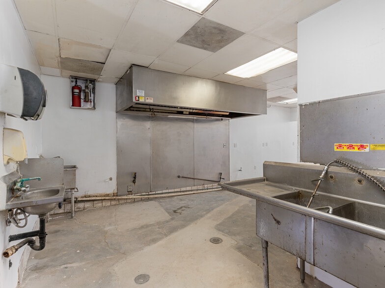 More Photos Of 202-204 E Imperial Ave, El Segundo Storefront For Lease