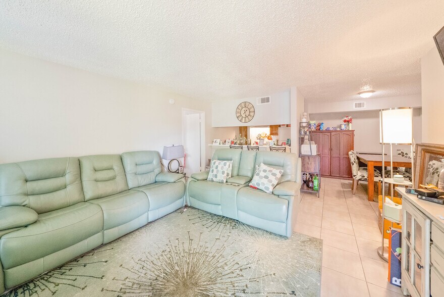 More Photos Of 1947 Greenbriar Colony Dr, Houston Apartments For Sale