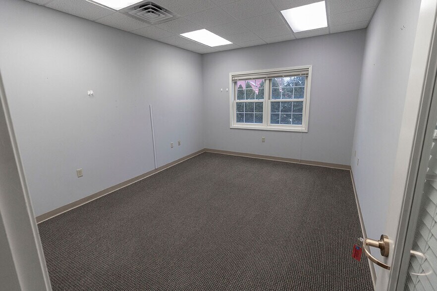 More Photos Of 1517 Chapel Hill Rd, Columbia Office For Lease