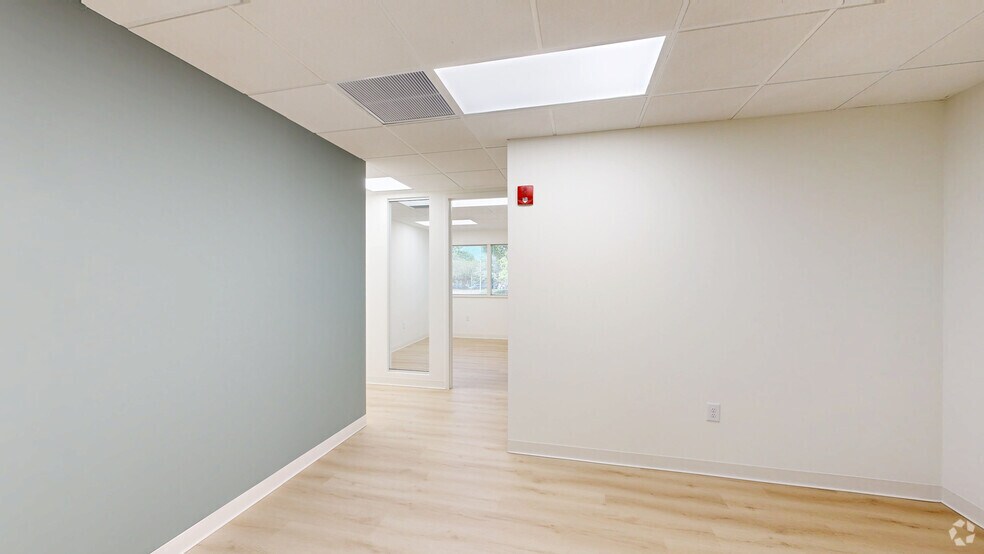 More Photos Of 6000 Midlantic Dr, Mount Laurel Unknown For Lease