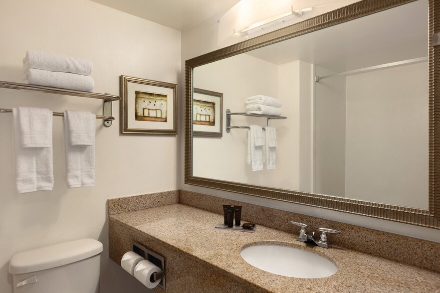 More Photos Of 2060 Eastern Blvd, Montgomery Hotel For Sale