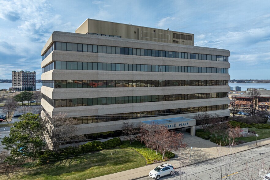 More Photos Of 316 Morris Ave, Muskegon Office Residential For Lease
