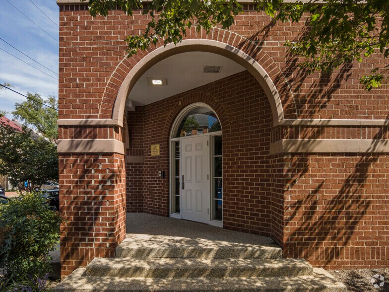 More Photos Of 333 N Fairfax St, Alexandria Office For Lease