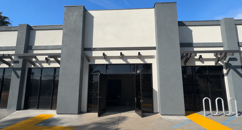 Primary Photo Of 2301 Newport Blvd, Costa Mesa Medical For Sale