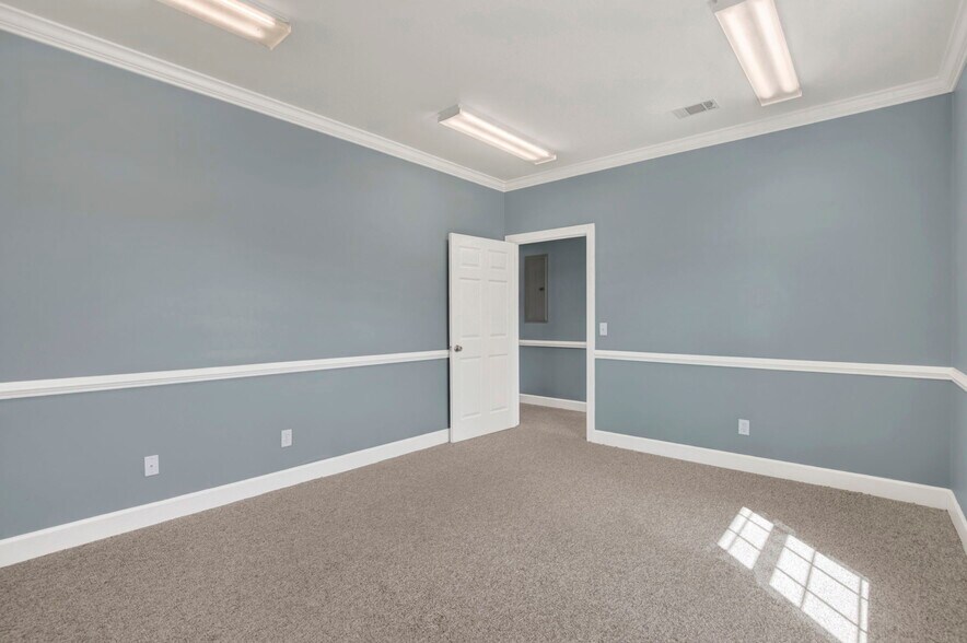 More Photos Of 9100 White Bluff Rd, Savannah Office For Sale