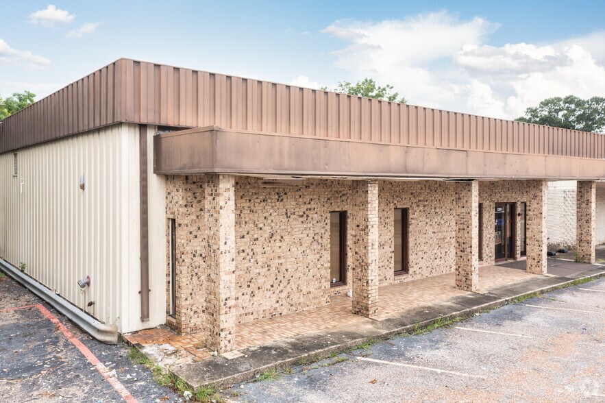 More Photos Of 1319 N Pruett St, Baytown Office For Sale