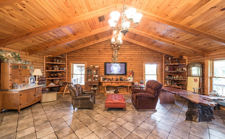 More Photos Of 850 Old US Highway 27, South Bay General Retail For Sale