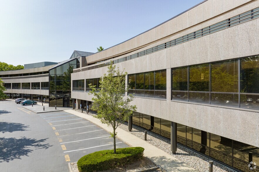 More Photos Of 1 Maynard Dr, Park Ridge Office For Lease