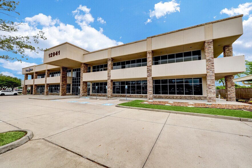 More Photos Of 12941 Gulf Fwy, Houston Office For Lease