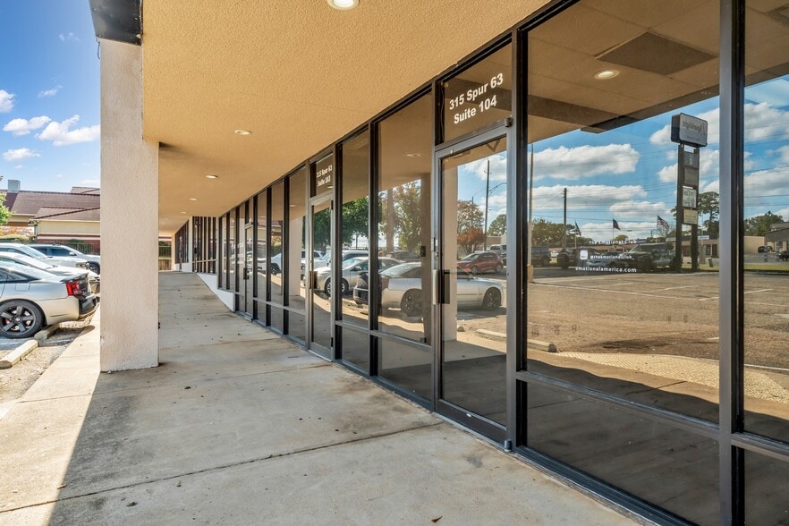 More Photos Of 313-323 N Spur 63, Longview Storefront Retail Office For Sale