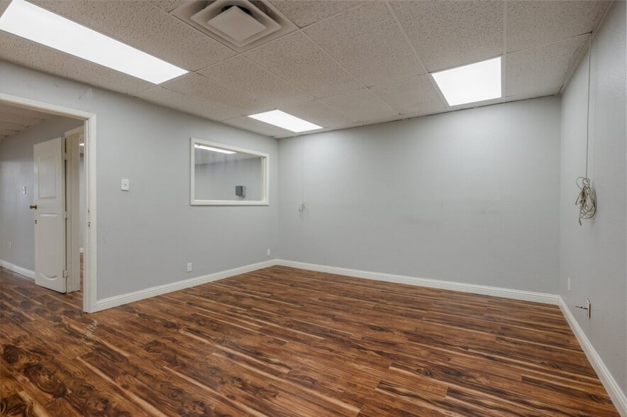 More Photos Of 5131 Sharp St, Dallas Warehouse For Sale