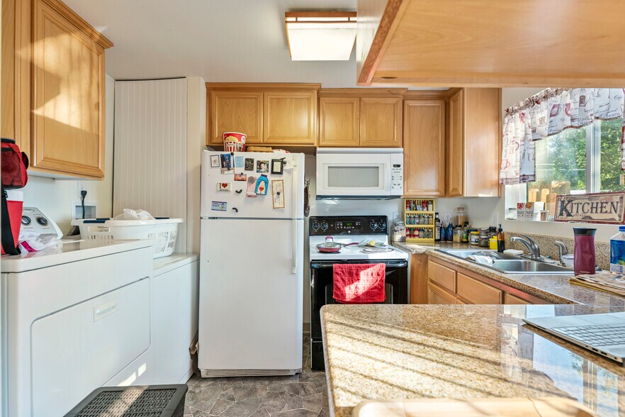 More Photos Of 437 Ash St, Central Point Apartments For Sale