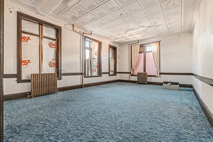 More Photos Of 422 E Coolbaugh St, Red Oak Storefront Retail Office For Sale