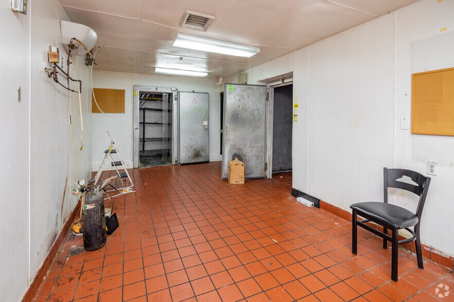 More Photos Of 354 Kimball Crossing Dr, Kimball Restaurant For Lease