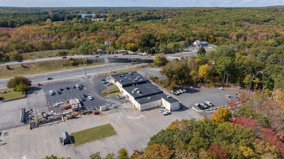 More Photos Of 1320 Eddie Dowling Hwy, Lincoln Showroom For Lease