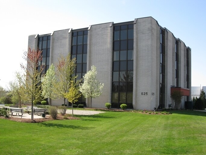 Primary Photo Of 621 Plainfield Rd, Willowbrook Office For Lease