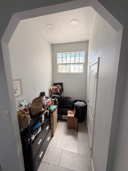 More Photos Of 566 W Lancaster Blvd, Lancaster Office For Sale