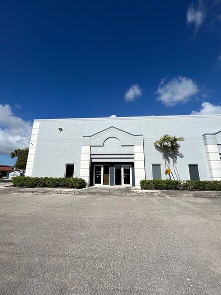 More Photos Of 2101-2177 NW 22nd St, Pompano Beach Warehouse For Lease