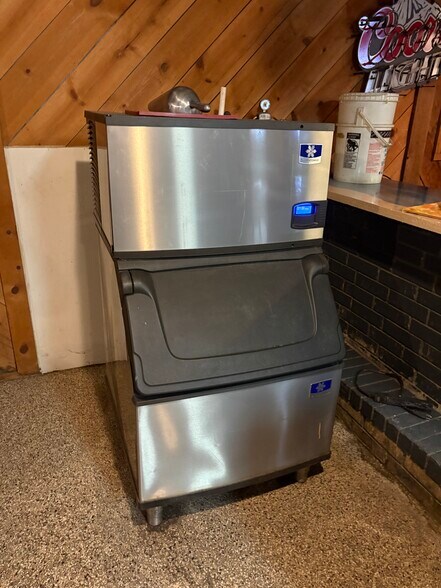 More Photos Of 1704 E Hwy 70, Kingston Bar For Sale