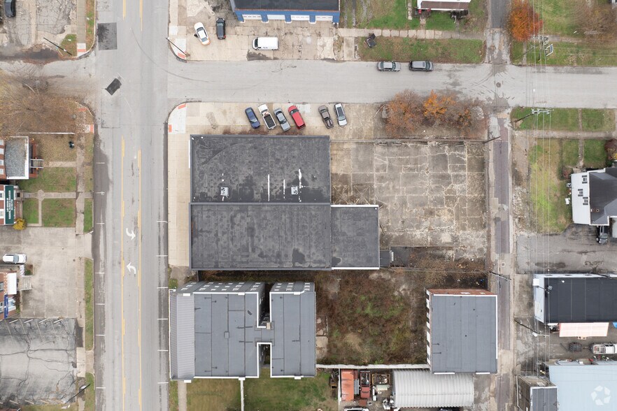 More Photos Of 631 6th Ave, Huntington Storefront For Sale