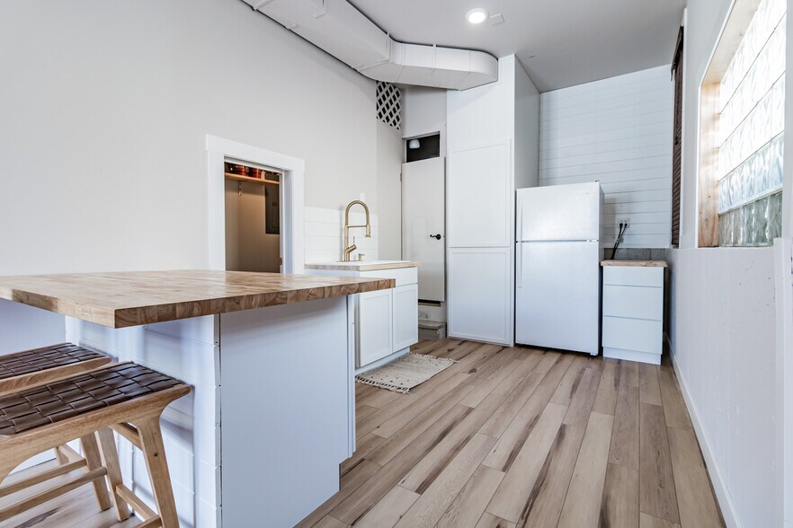 320 W Jennings St, Newburgh, IN 47630 Storefront Retail Residential