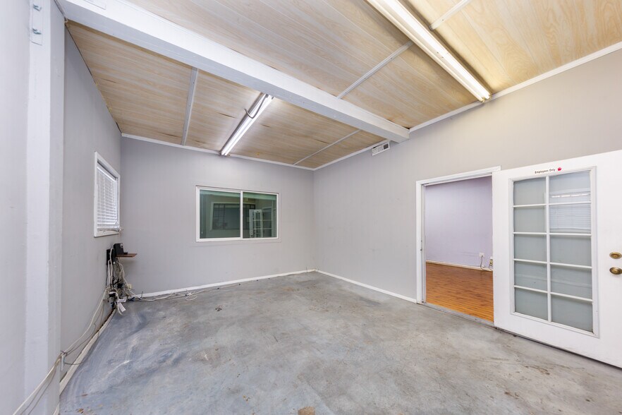 More Photos Of 11924 Vose St, North Hollywood Warehouse For Lease