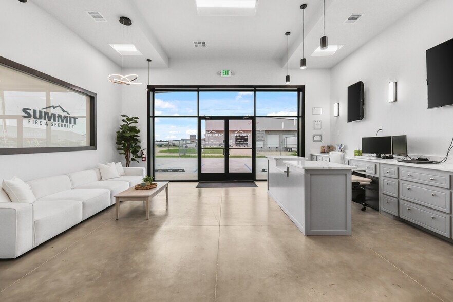 More Photos Of 5998 Imperial Loop, College Station Flex For Sale