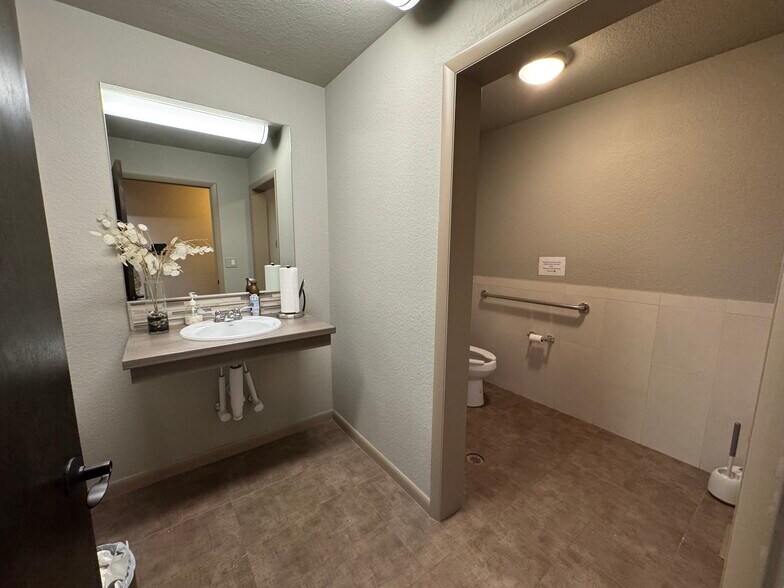 More Photos Of 1570 W 1st St, Loveland Loft Creative Space For Sale