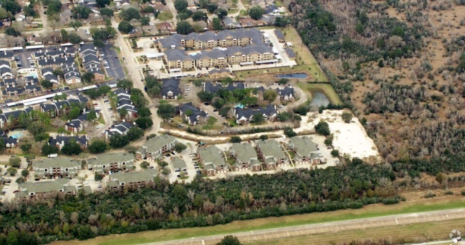 More Photos Of 1802 Hollyoak Dr, Houston Apartments For Sale