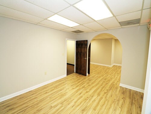 More Photos Of 297 Industrial Park Dr, Lawrenceville Warehouse For Lease
