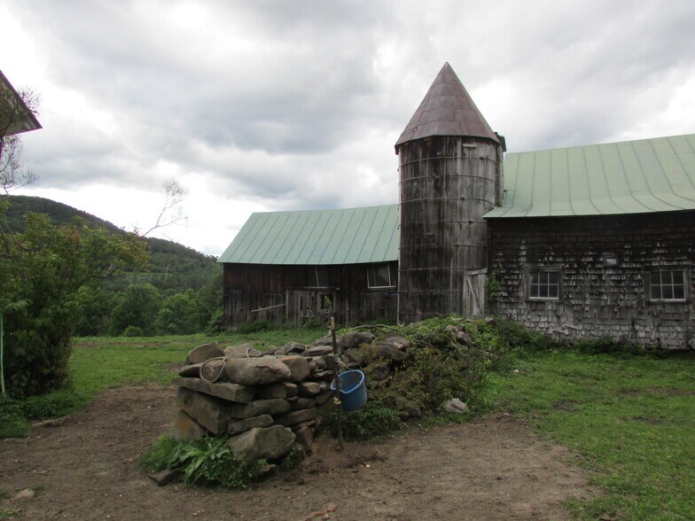 More Photos Of 72 Wood Rd, Quechee Industrial For Sale