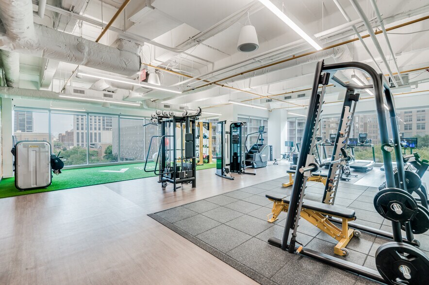 More Photos Of 2323 Victory Ave, Dallas Office For Lease