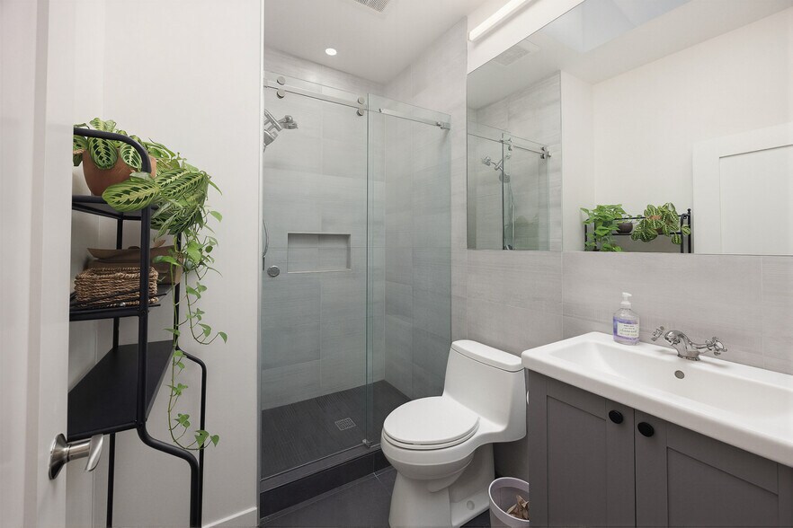 More Photos Of 1913-1915 Hyperion Ave, Los Angeles Loft Creative Space For Sale