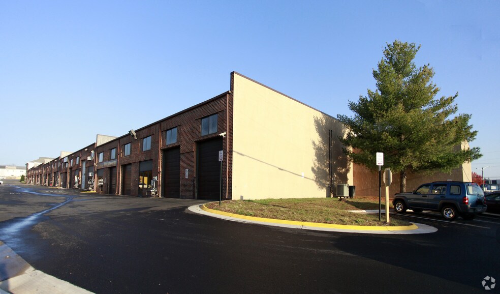More Photos Of 8503-8505 Euclid Ave, Manassas Park Warehouse For Lease