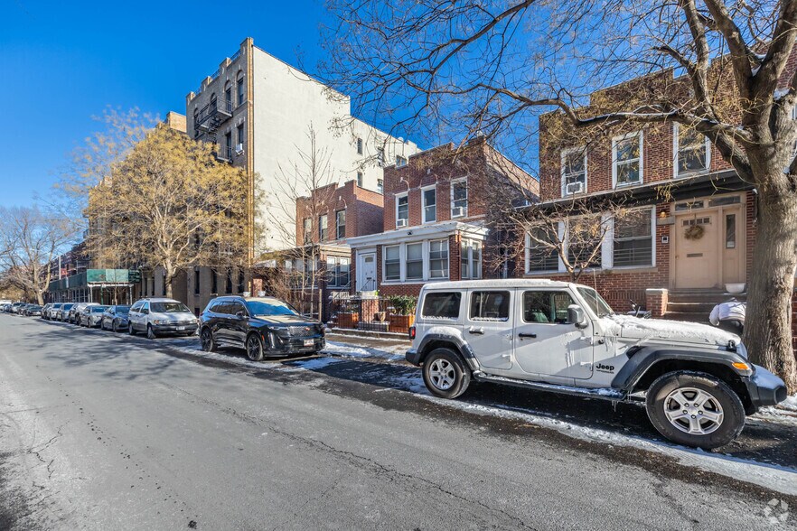 More Photos Of 31-53 34th St, Astoria Apartments For Sale