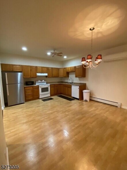 More Photos Of 207 Diamond Bridge Ave, Hawthorne General Retail For Sale