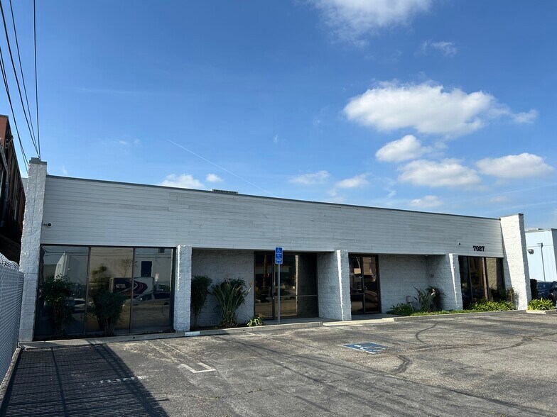 Primary Photo Of 7027 Hayvenhurst Ave, Van Nuys Light Manufacturing For Lease